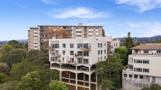 Building Photo - Prime San Mateo Living | 1 BR - 1 BA - Condo