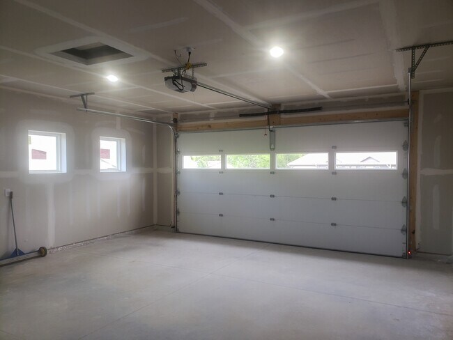 Building Photo - 1218 Salem Dr