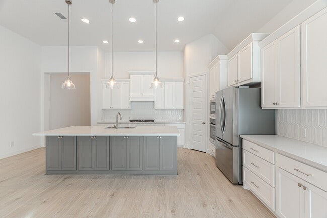 Building Photo - 15910 Mahogany Mist Dr