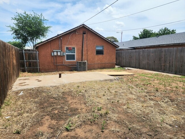 Building Photo - 905/907 N Ave K - duplex