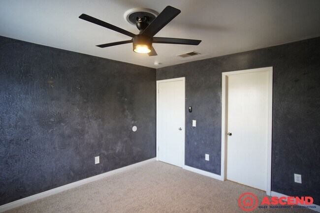 Building Photo - 5305 Pine Grove Ct