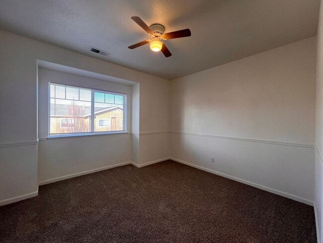 Building Photo - Updated Condo in North Reno