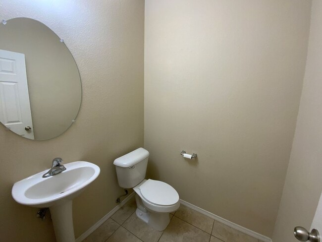 Building Photo - 3 Bedroom Home Available Near Unser Blvd NW & Rainbow Blvd NW!