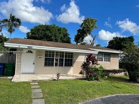 Building Photo - 1931 Bahama Dr