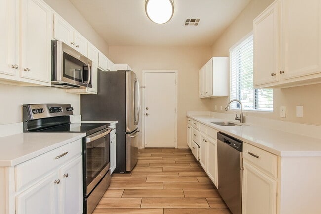 Building Photo - 12026 W Yuma St