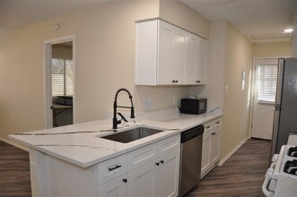 Building Photo - 804 Osage Dr