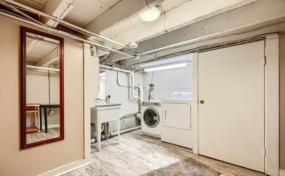 Building Photo - 627 S Eaton St