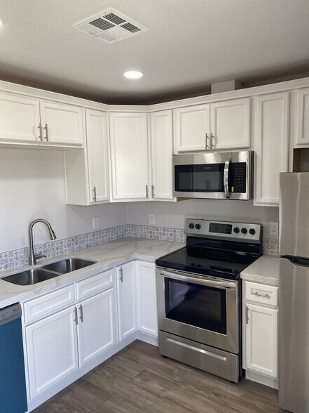 Building Photo - 408 N 17th St