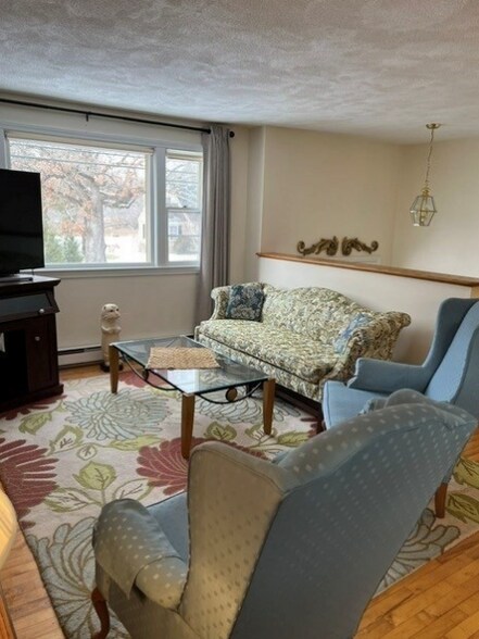 Building Photo - 438 Old Bedford Rd