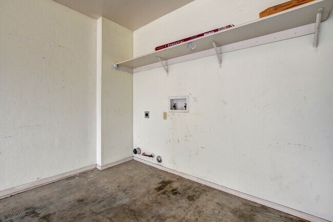 Building Photo - 6284 N Buckboard Dr