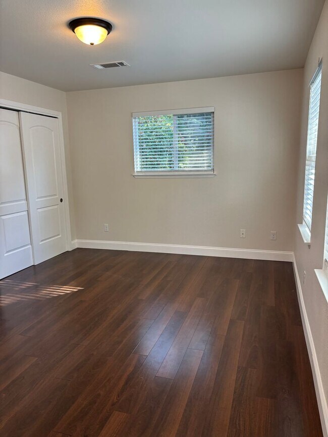 Building Photo - 3 bedroom 2 bath Rincon Valley
