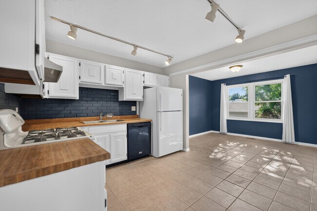 Building Photo - 244 Coventry Ct