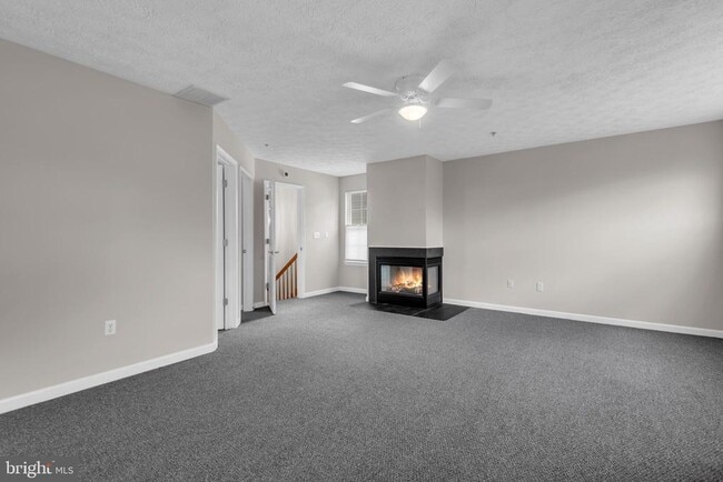 Building Photo - 10 Ironstone Ct