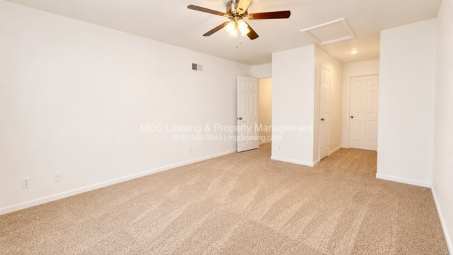 Building Photo - Creekwood Park Townhomes: 3 bedroom Duplex with unique floor plan for rent in the Northland