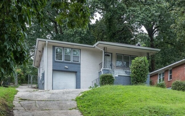 Primary Photo - 257 Barfield Ave SW