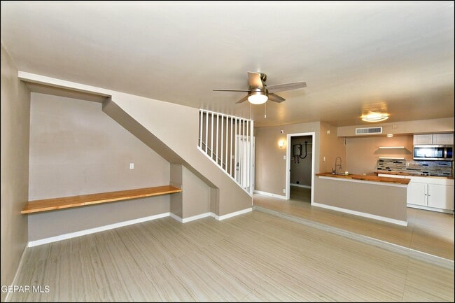 Building Photo - 6412 Pizarro St
