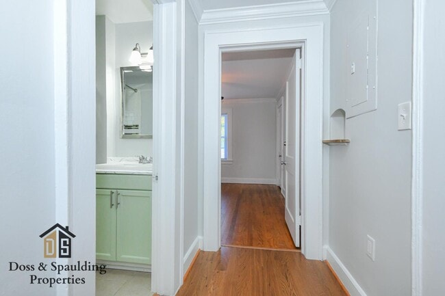 Building Photo - 409 Richardson Ave