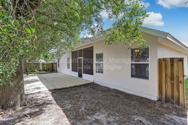 Building Photo - 1704 Dartmoor Ln