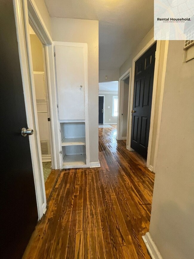 Building Photo - Beautiful 4 Bedroom Bungalow