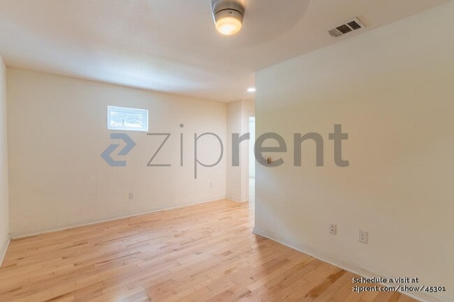 Building Photo - 2104 Haskell St