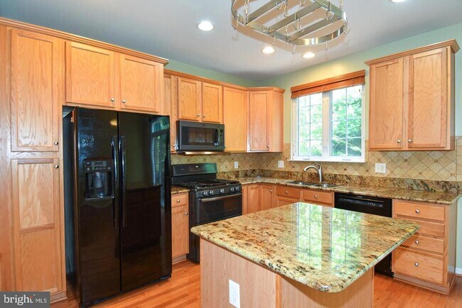 Building Photo - 7810 Locust Leaf Ln