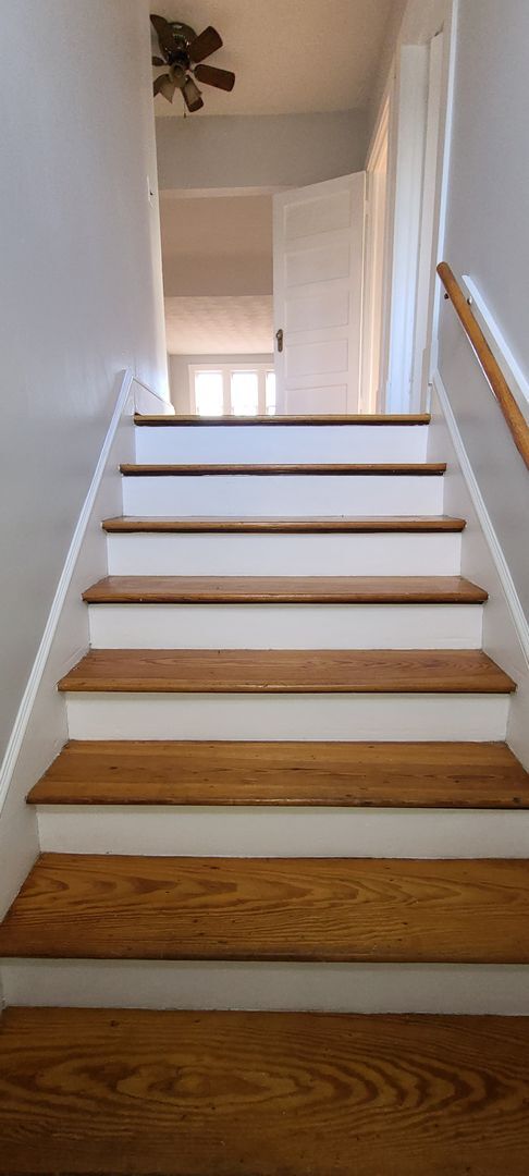Building Photo - 1 Bedroom 3rd Floor Attic Apartment in Old...