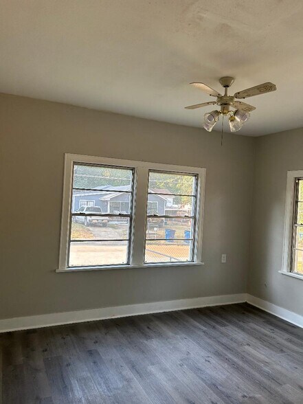 Building Photo - 616 Riverside Dr