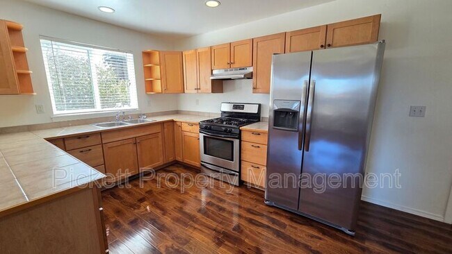 Building Photo - 1733 N Wycoff Ave