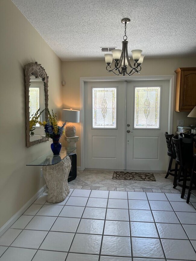 Building Photo - Large home on corner lot!
