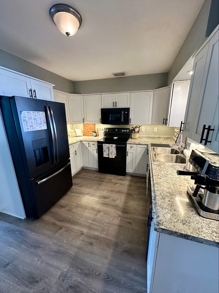 Building Photo - 6206 S Church Ave