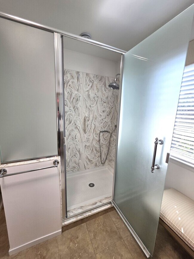 Building Photo - Delightful Single Story 2/2 with Expanded Bath and Beautiful Gardens