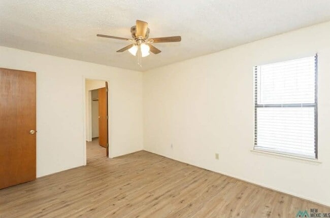 Building Photo - 1009 W Poe St