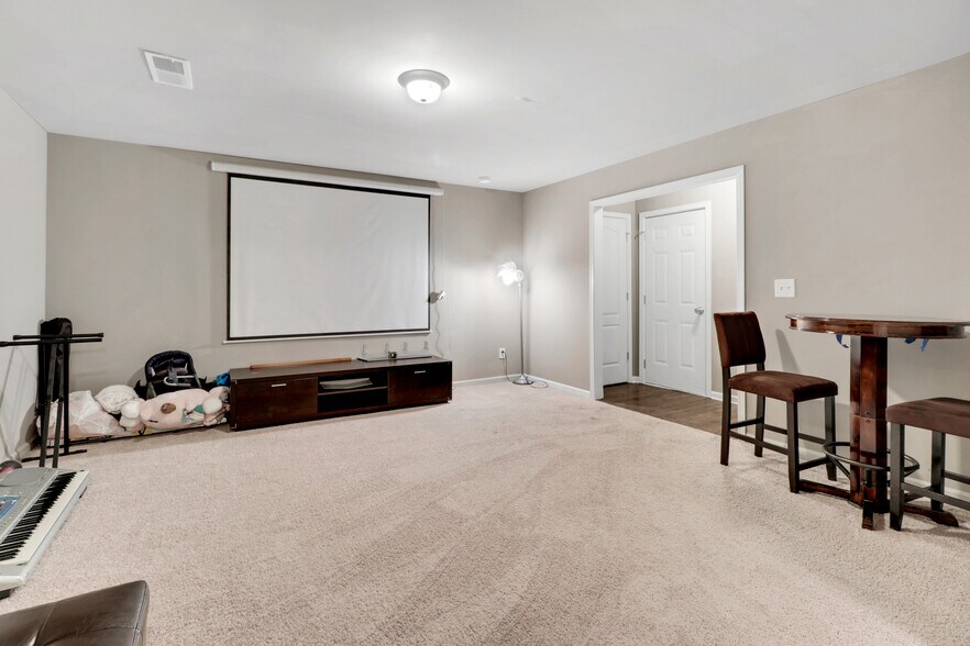 Building Photo - 5084 Whiteoak Ter SE