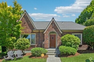 Building Photo - 3 bedroom in Seattle WA 98109