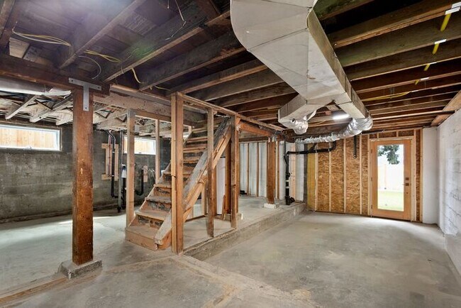 Building Photo - Gorgeous Remodeled West Seattle Craftsman w/ Air Conditioning