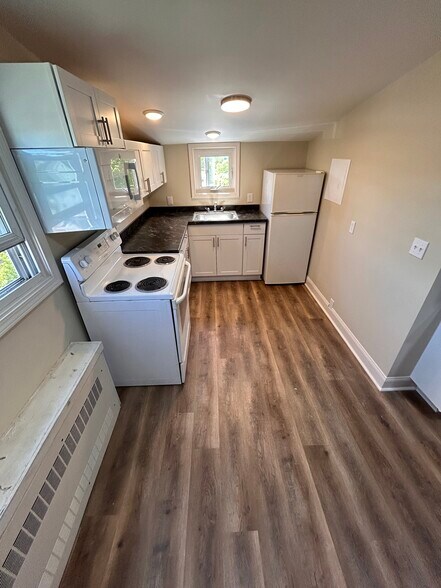kitchen/ dining - 3920 Hoosac St