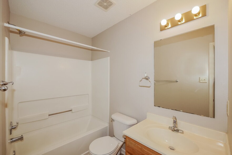 Building Photo - 6432 Nightshade Dr