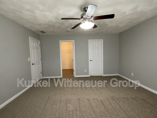 Building Photo - 47 Oak Pointe Cir