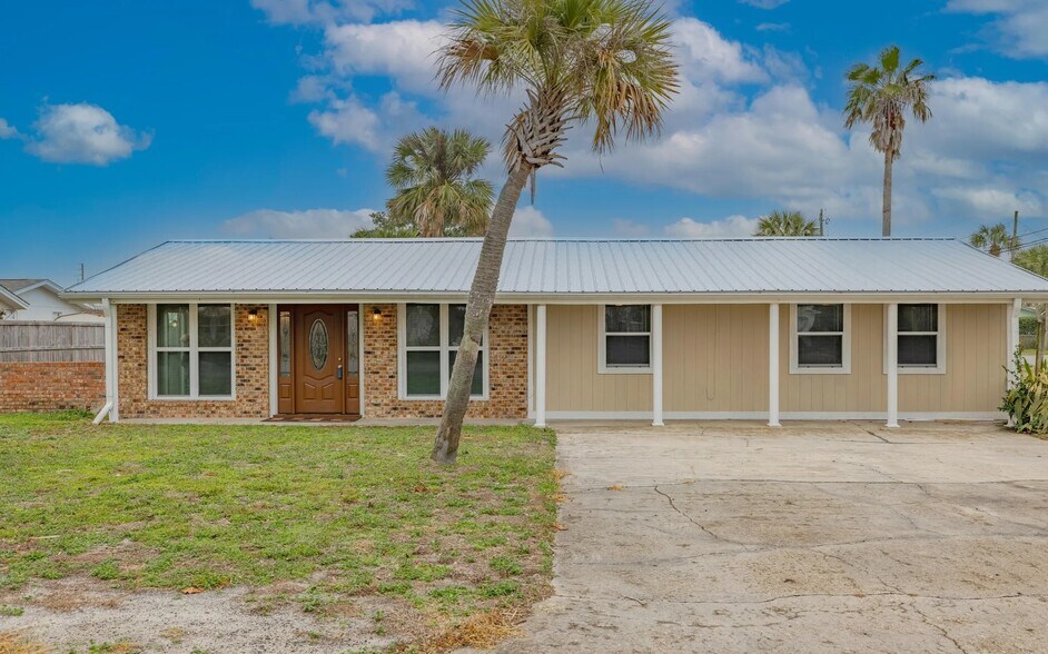 Primary Photo - 403 E Gulf Blvd