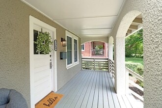 Building Photo - Nicely Updated Fry's Spring Apartment With Utilities Included