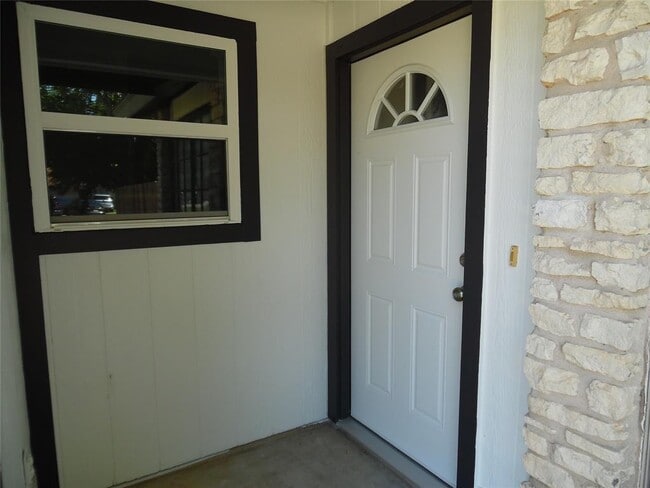Building Photo - 7400 Dixie Dr