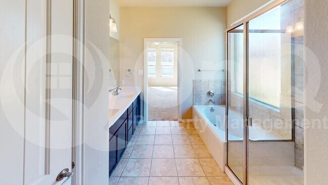 Building Photo - 5804 Valley Haven Way