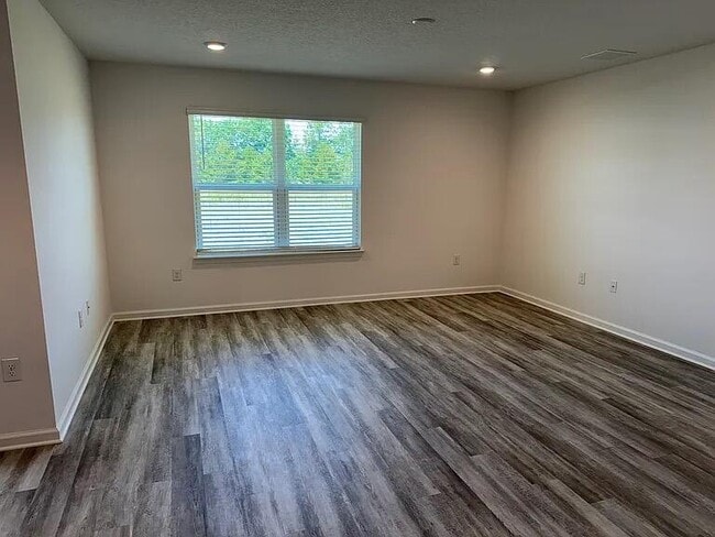 Building Photo - 58 Sawbrier St