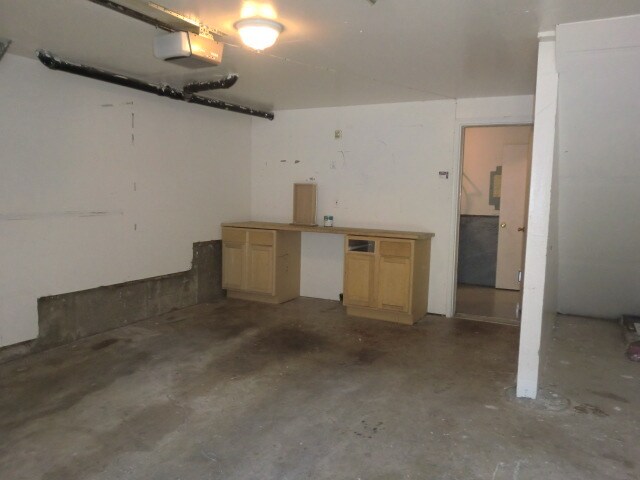 Building Photo - 3200 Azalea Dr