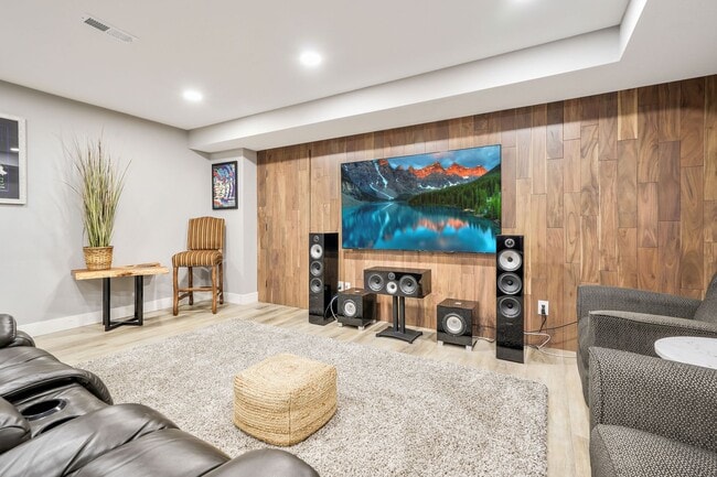 Building Photo - 1364 Vine St