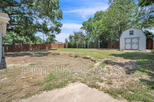 Building Photo - 120 Abbotsford Dr