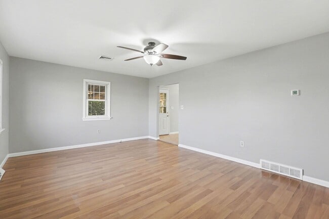 Building Photo - 3 bedroom ranch home