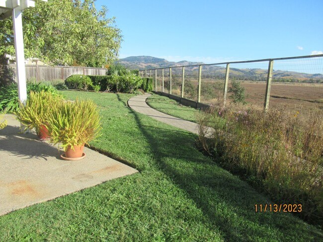 Building Photo - Napa Valley Yacht Club Living