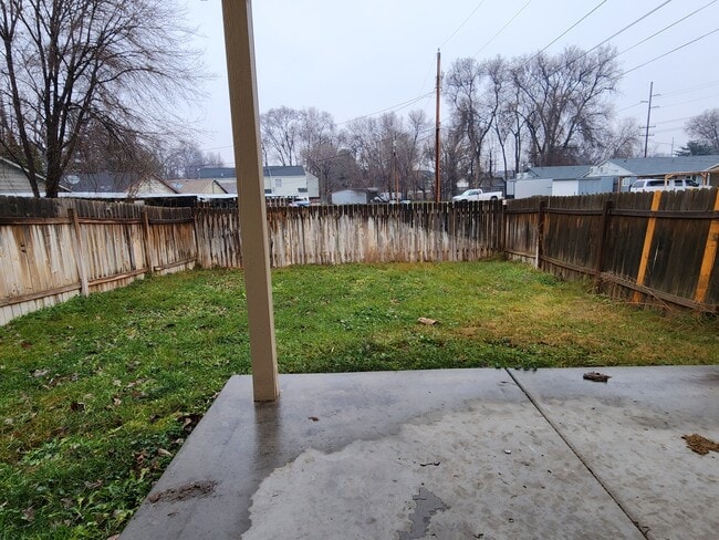 Building Photo - 912 E Georgia Ave