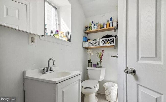 Building Photo - 2606 W Girard Ave